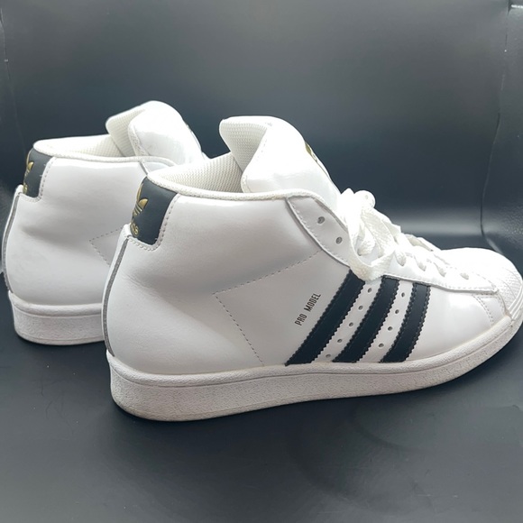 Adidas high top sneaker preowned size 5 Runs big fits size 6.5 - Picture 6 of 6